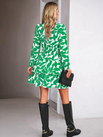 Mini Jurk met V-hals en Bloemenprint - Mini Dresses - Jurkjes.co