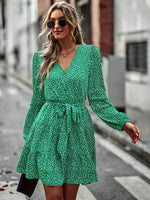 Mini Jurk met V-hals en Bloemenprint - Mini Dresses - Jurkjes.co