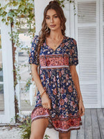 Mini Jurk met V-hals en Bloemenprint - Mini Dresses - Jurkjes.co