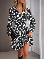 Mini Jurk met V-hals en Bloemenprint - Mini Dresses - Jurkjes.co