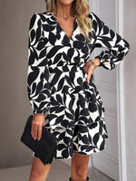 Mini Jurk met V-hals en Bloemenprint - Mini Dresses - Jurkjes.co