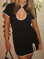 Mini Jurk met V-hals en Contrast Trim - Mini Dresses - Jurkjes.co