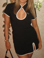 Mini Jurk met V-hals en Contrast Trim - Mini Dresses - Jurkjes.co