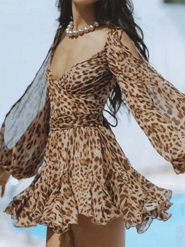 Mini Jurk met V-hals en Doorzichtige Mouwen - Mini Dresses - Jurkjes.co