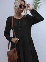 Mini Jurk met V-hals en Gelaagde Rok - Mini Dresses - Jurkjes.co