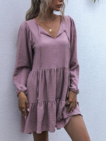 Mini Jurk met V-hals en Gelaagde Rok - Mini Dresses - Jurkjes.co