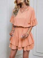 Mini Jurk met V-hals en Gelaagde Rok - Mini Dresses - Jurkjes.co