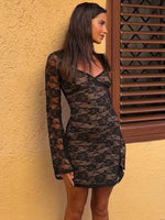 Mini Jurk met V-hals en Kant - Group13 - Jurkjes.co