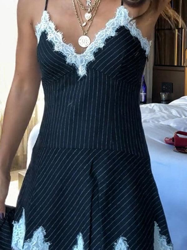 Mini Jurk met V-hals en Kantdetails - Mini Dresses - Jurkjes.co