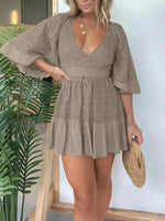 Mini Jurk met V-hals en Kantdetails - Mini Dresses - Jurkjes.co