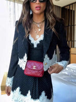 Mini Jurk met V-hals en Kantdetails - Mini Dresses - Jurkjes.co