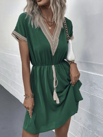 Mini Jurk met V-hals en Kantdetails - Mini Dresses - Jurkjes.co