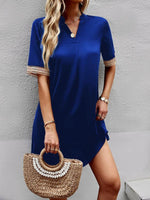 Mini Jurk met V-hals en Kanten Mouwen - Group12 - Jurkjes.co