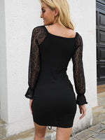 Mini Jurk met V-hals en Kantmouwen - Group4 - Jurkjes.co