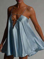 Mini Jurk met V-hals en Kettingbanden - Mini Dresses - Jurkjes.co