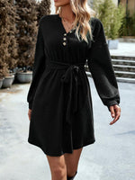 Mini Jurk met V-hals en Knoopsluiting - Group2 - Jurkjes.co