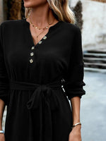 Mini Jurk met V-hals en Knoopsluiting - Group2 - Jurkjes.co