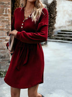 Mini Jurk met V-hals en Knoopsluiting - Group2 - Jurkjes.co