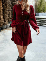 Mini Jurk met V-hals en Knoopsluiting - Group2 - Jurkjes.co