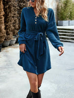 Mini Jurk met V-hals en Knoopsluiting - Group2 - Jurkjes.co