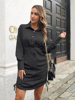 Mini Jurk met V-hals en Knopen - Mini Dresses - Jurkjes.co