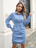 Mini Jurk met V-hals en Knopen - Mini Dresses - Jurkjes.co