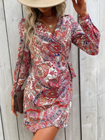 Mini Jurk met V-hals en Paisleyprint - Group10 - Jurkjes.co