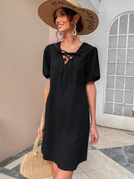 Mini Jurk met V-hals en Pofmouwen - Group3 - Jurkjes.co