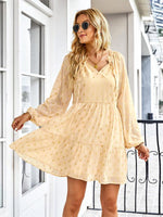 Mini Jurk met V-hals en Polka Dots - Mini Dresses - Jurkjes.co