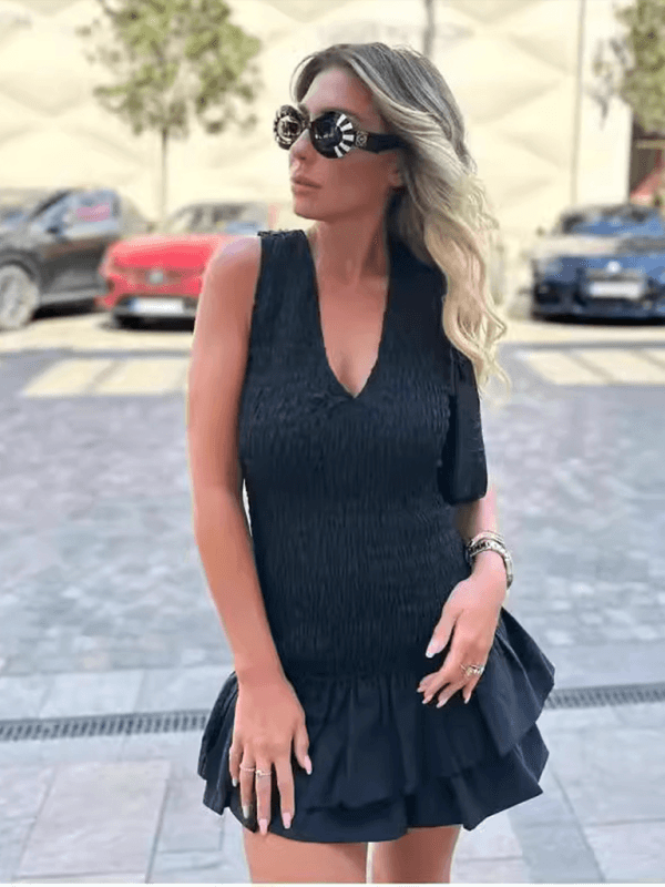 Mini Jurk met V-hals en Rimpelende Zoom - Group9 - Jurkjes.co