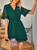 Mini Jurk met V-hals en Rimpelzoom - Group6 - Jurkjes.co