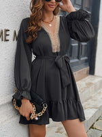 Mini Jurk met V-hals en Rimpelzoom - Mini Dresses - Jurkjes.co