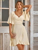 Mini Jurk met V-hals en Rimpelzoom - Mini Dresses - Jurkjes.co