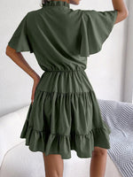 Mini Jurk met V-hals en Ruffle Details - Mini Dresses - Jurkjes.co