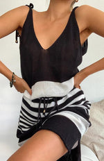 Mini Jurk met V-hals en Streeppatroon - Group3 - Jurkjes.co