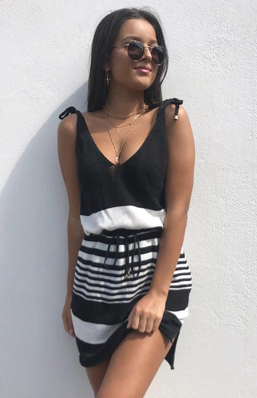 Mini Jurk met V-hals en Streeppatroon - Group3 - Jurkjes.co