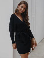 Mini Jurk met V-hals en Strikceintuur - Group9 - Jurkjes.co