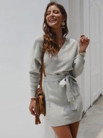 Mini Jurk met V-hals en Strikceintuur - Group9 - Jurkjes.co