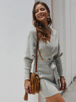 Mini Jurk met V-hals en Strikceintuur - Group9 - Jurkjes.co