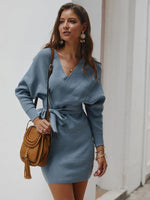 Mini Jurk met V-hals en Strikceintuur - Group9 - Jurkjes.co