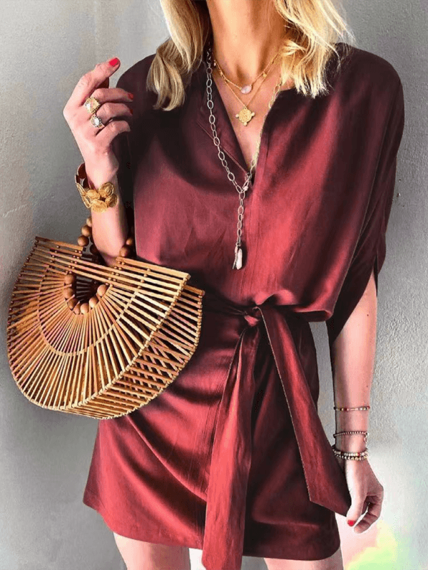 Mini Jurk met V-hals en Strikceintuur - Mini Dresses - Jurkjes.co