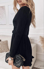 Mini Jurk met V-hals en Striksluiting - Mini Dresses - Jurkjes.co