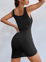 Mini Jurk met Vierkante Hals en Uitsnede - Group8 - Jurkjes.co