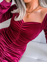 Mini Jurk met Vierkante Hals en Velvet Look - Midi Dresses - Jurkjes.co