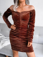 Mini Jurk met Vierkante Hals en Velvet Look - Midi Dresses - Jurkjes.co