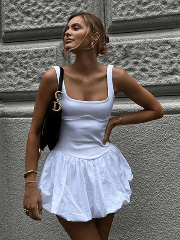 Mini Jurk met Vierkante Hals en Volumineuze Rok - Group14 - Jurkjes.co