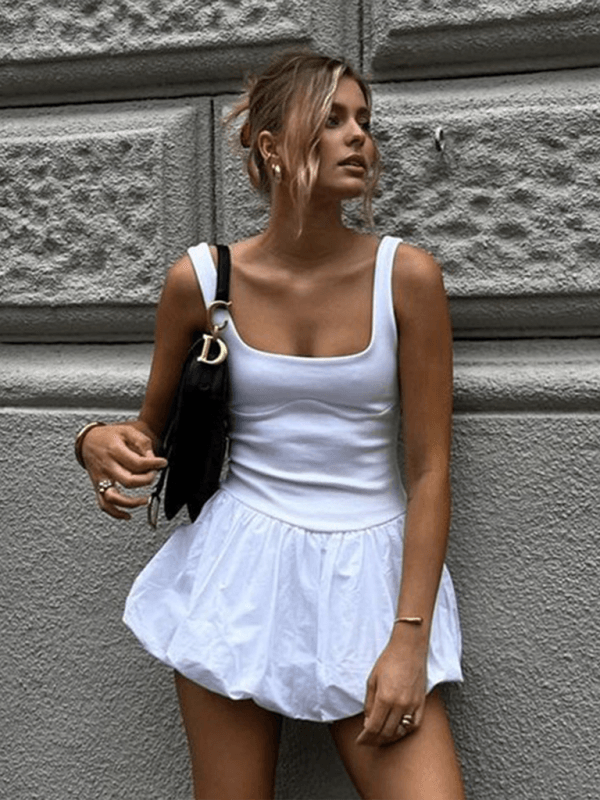 Mini Jurk met Vierkante Hals en Volumineuze Rok - Group14 - Jurkjes.co