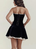 Mini Jurk van Fluweel met Uitlopende Rok - Group13 - Jurkjes.co