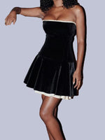 Mini Jurk van Fluweel met Uitlopende Rok - Group13 - Jurkjes.co