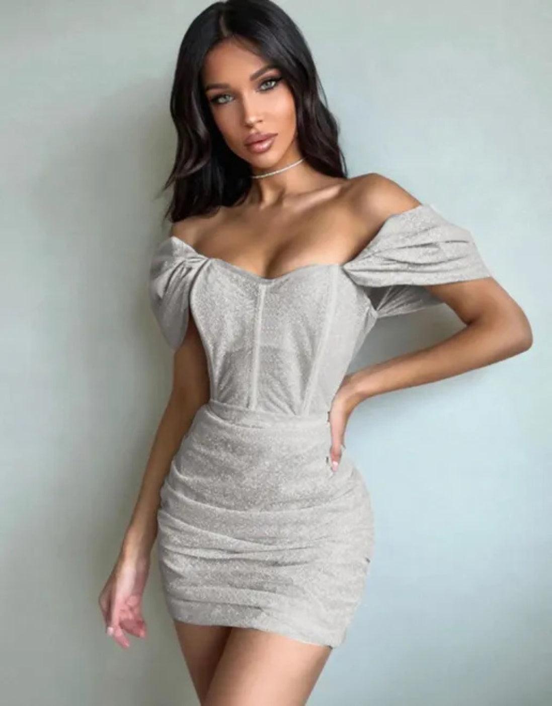 Off-shoulder Mini Jurk met Ruches - Group5 - Jurkjes.co